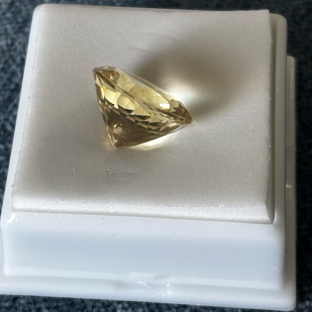 7.75CT Yellow Labradorite 14MM RD